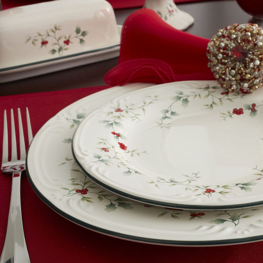 Winterberry® 16 Piece Dinnerware Set. Service for 4
