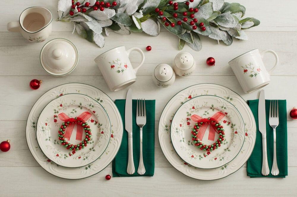 Winterberry® 16 Piece Dinnerware Set. Service for 4