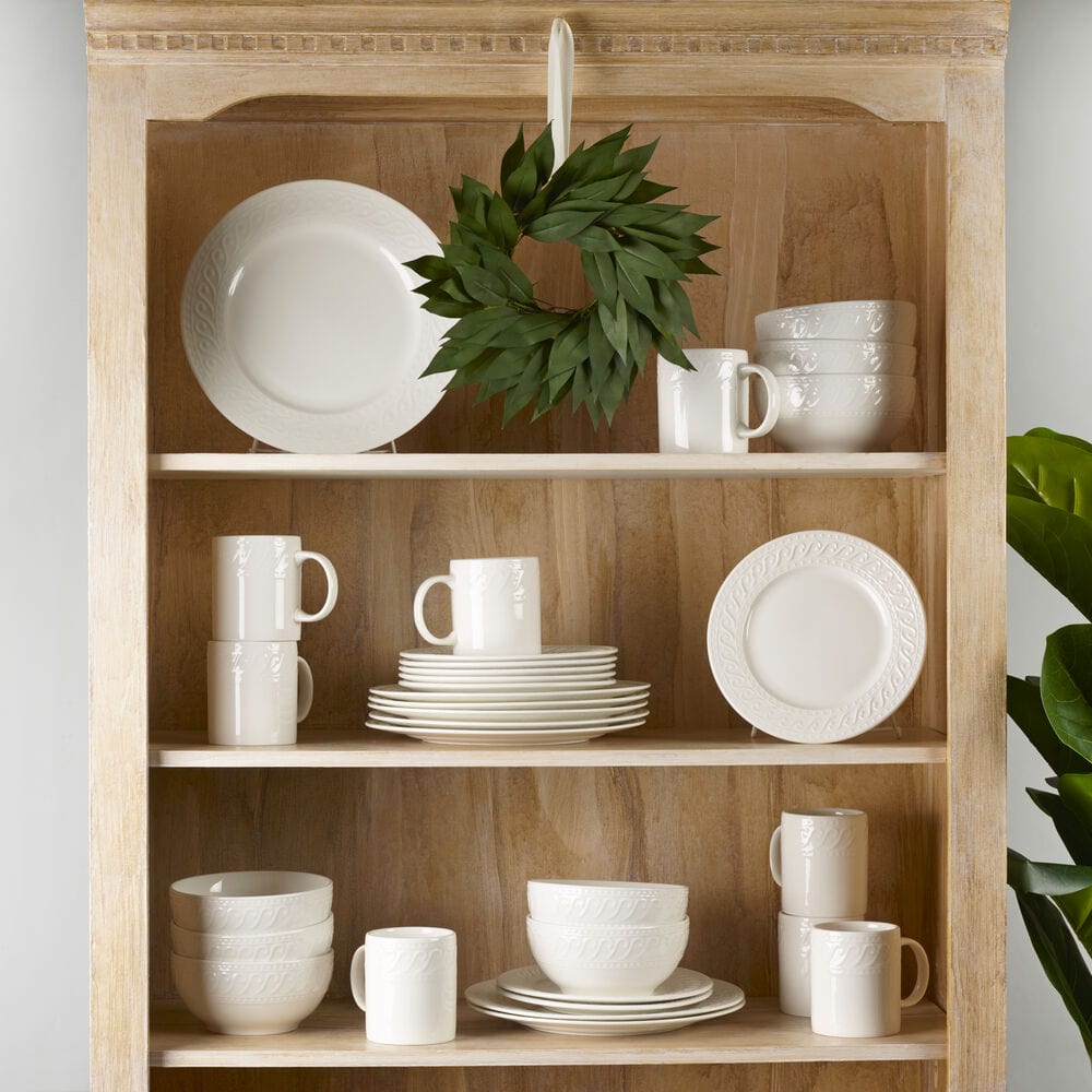 Sylvia 32 Piece Dinnerware Set. Service for 8