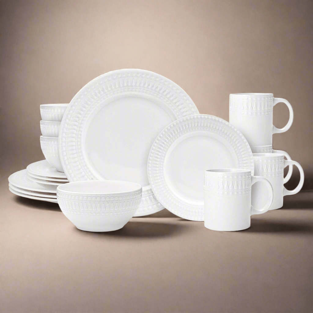 Cassandra 16 Piece Dinnerware Set. Service for 4