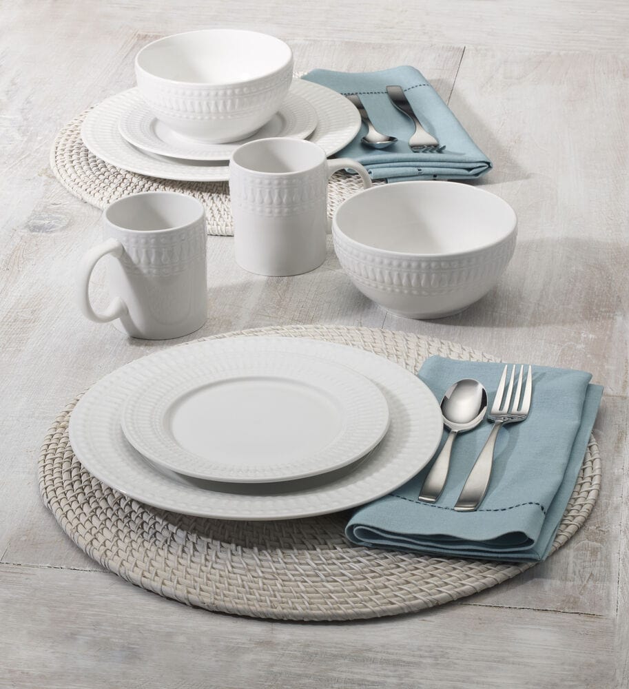 Cassandra 16 Piece Dinnerware Set. Service for 4