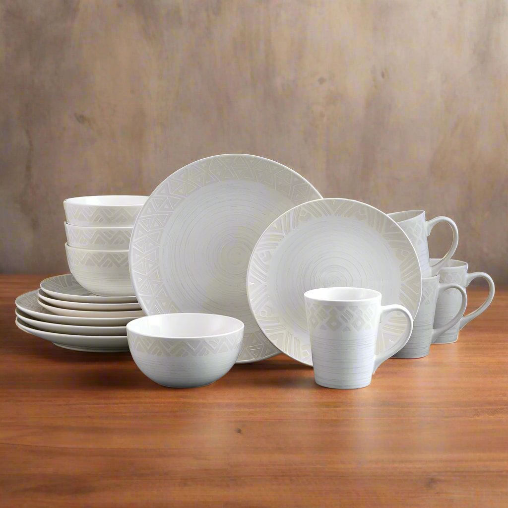 Vera 16 Piece Dinnerware Set. Service for 4