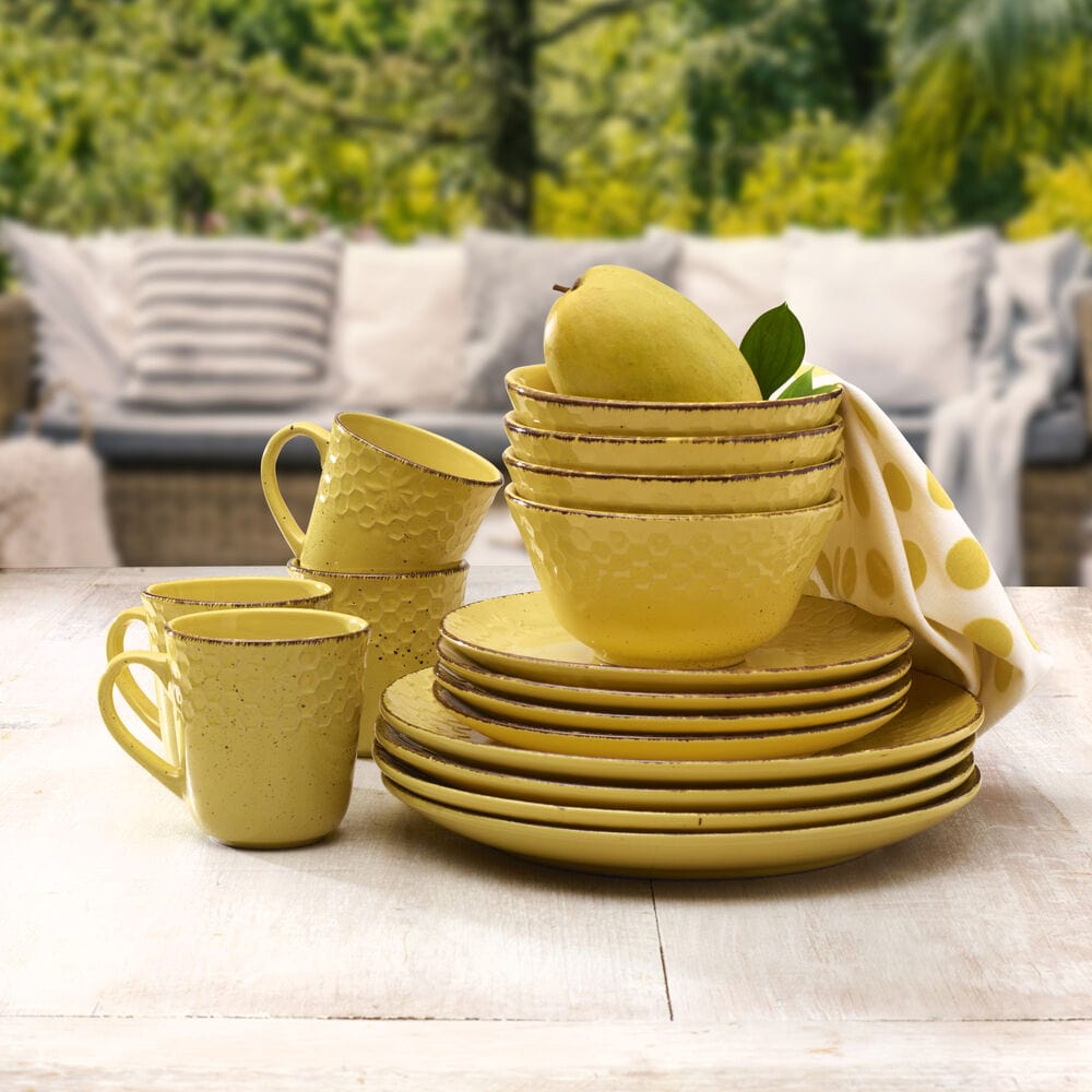 Bumble Bee Yellow 16 Piece Dinnerware Set. Service for 4