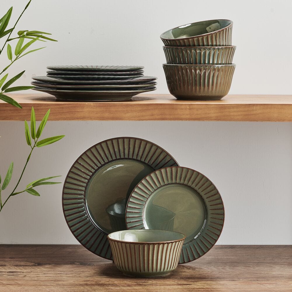 Dannie Green 12 Piece Dinnerware Set. Service for 4
