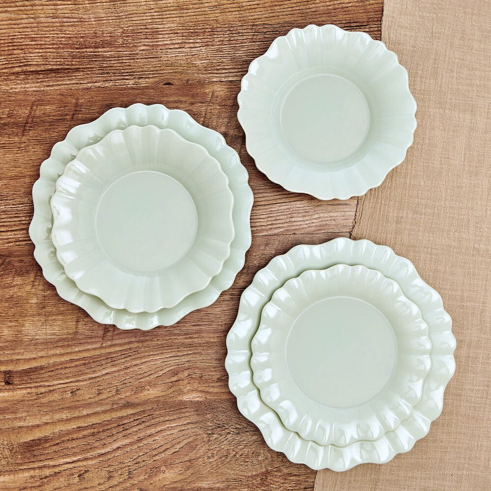 Graceful Petals 12 Piece Dinnerware Set. Service for 4