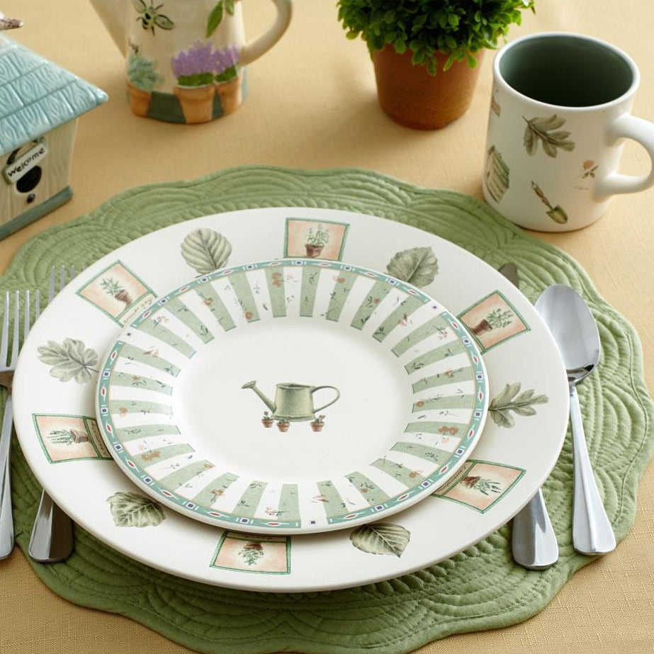 Naturewood® 16 Piece Dinnerware Set. Service for 4