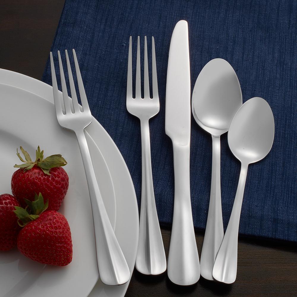 Simplicity 20 Piece Flatware Set. Service for 4