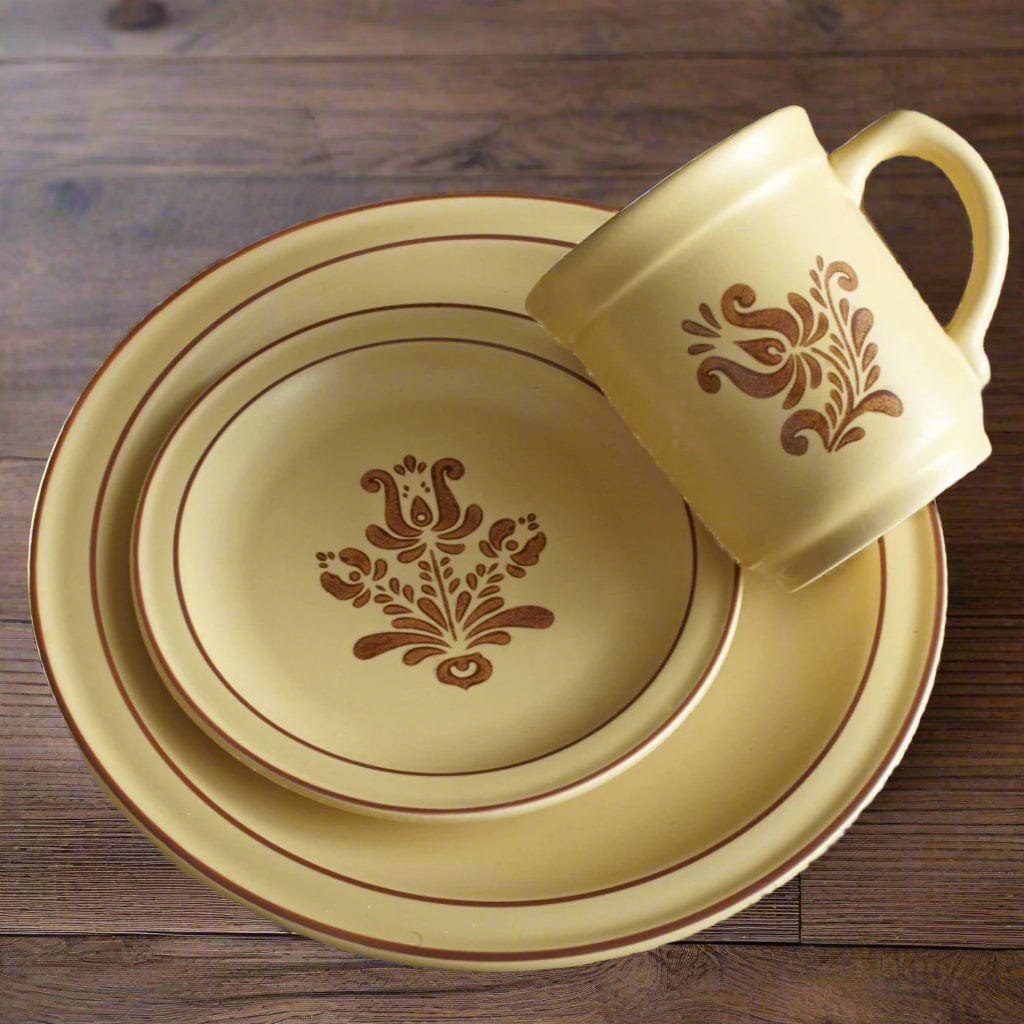 Village 16 Piece Dinnerware Set. Service for 4